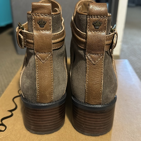 Brown leather buckle booties - Picture 3 of 5